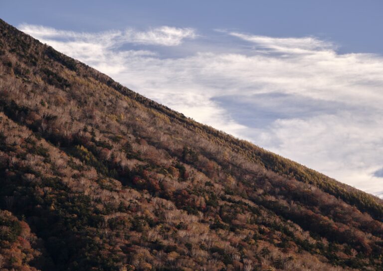 男体山